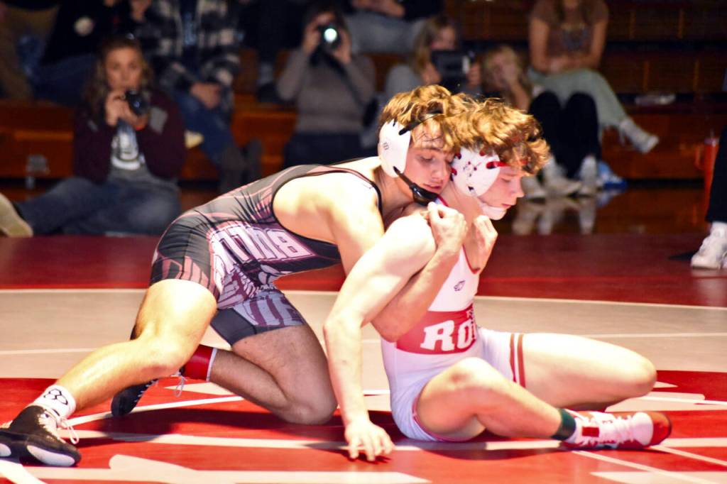 PHOTO BY SUE MICHALAK BUDSBERG Montesanos Gage Stutesman, left, gains control of Castle Rocks Braden Swihart during the 157-pound final match at the WIAA Region 2 Tournament on Saturday at Hoquiam High School.