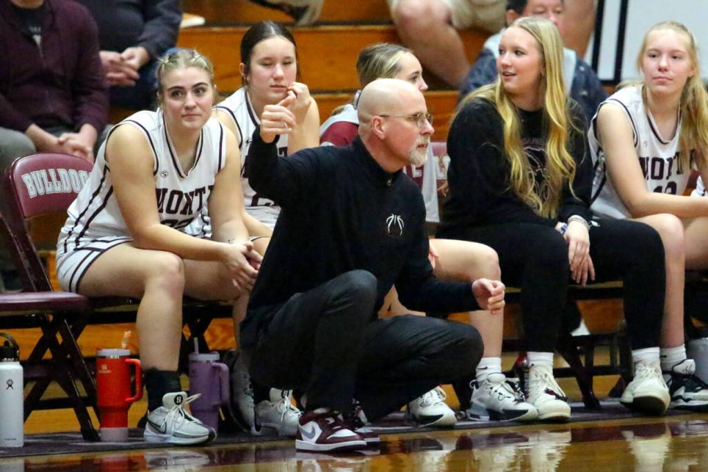 DAILY WORLD FILE PHOTO 
Montesano head coach Mark Mansfield was named the 1A Evergreen Leagues Coach of the Year for the 2023-24 season.
