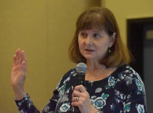 Clayton Franke / The Daily World
Denise Siers takes an oath after her appointment Tuesday evening to Position 1 on the Ocean Shores City Council.