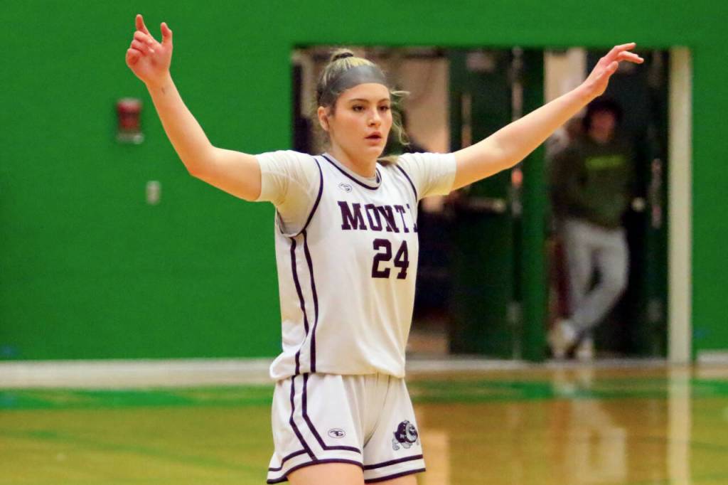 Sophomore forward Jillie Dalan