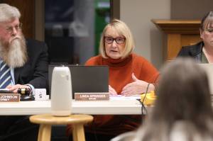 Michael S. Lockett / The Daily World
Cosmopolis mayor Linda Springer speaks during a budget crisis meeting on Tuesday.