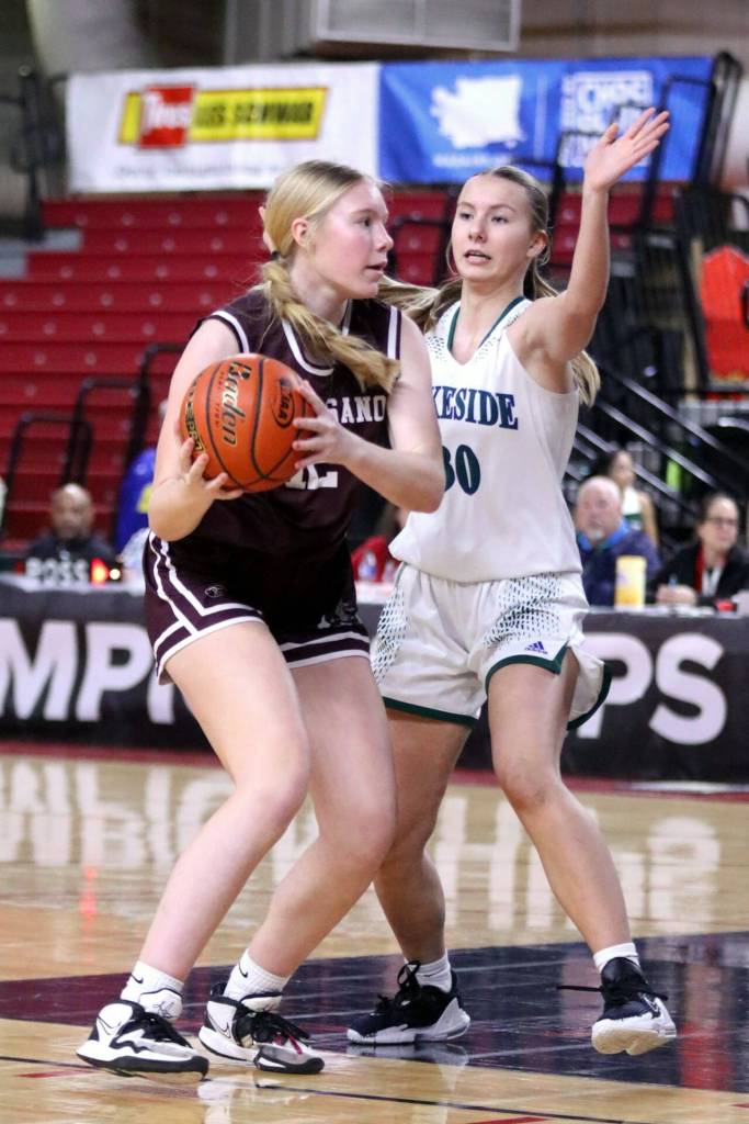 PHOTO BY HAILEY BLANCAS Montesanos Izzie Taylor, left, looks to make a play against Lakesides Bella Tobeck during the Bulldogs 59-35 loss in a 1A State Tournament Round of 12 game on Wednesday in Yakima.