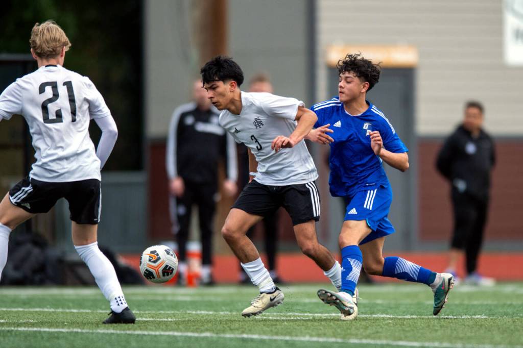 PHOTO BY FOREST WORGUM Elma versus Royal at the Montesano Boys Soccer Jamboree on Friday.