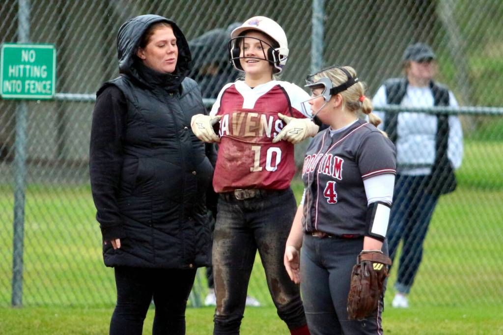 RYAN SPARKS | THE DAILY WORLD Raymond-South Bend center fielder Emma Glazier (10) acknowledges her teammates as RSB head coach Dakota Fluke, left, and Hoquiam third baseman Macy Dhooghe look on during the Ravens 15-7 win on Thursday in Hoquiam.