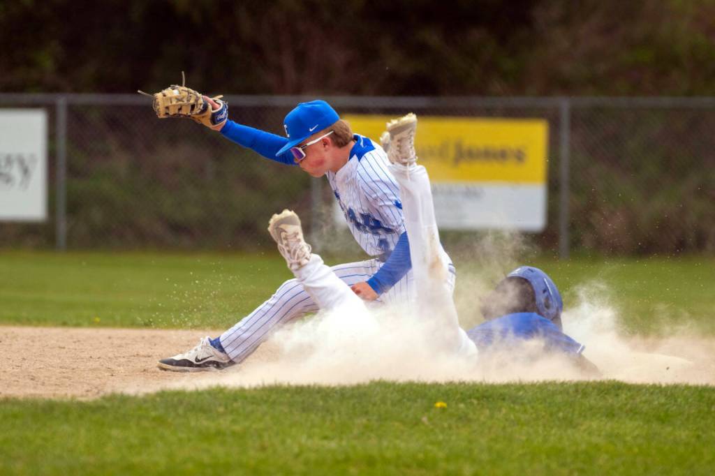 PHOTO BY FOREST WORGUM Elma first baseman Grant Vessey stretches to complete a double play in the first game of a double header against Eatonville on Saturday in Elma.