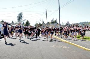PHOTO BY RACHEL ROSE Participants take off at the start of the AJ West Fun Run on Friday in Aberdeen.