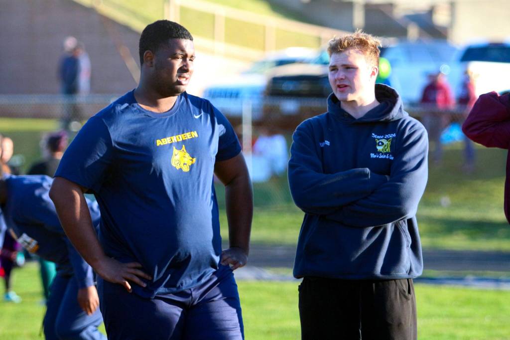 DAILY WORLD FILE PHOTO Aberdeens JaBron Brooks (left) and Tyler Bates each placed in the top five in the shot put at the 2A District 4 Championships on Friday in Tumwater. Bates and Brooks have both qualified for this weeks state-championship meet.