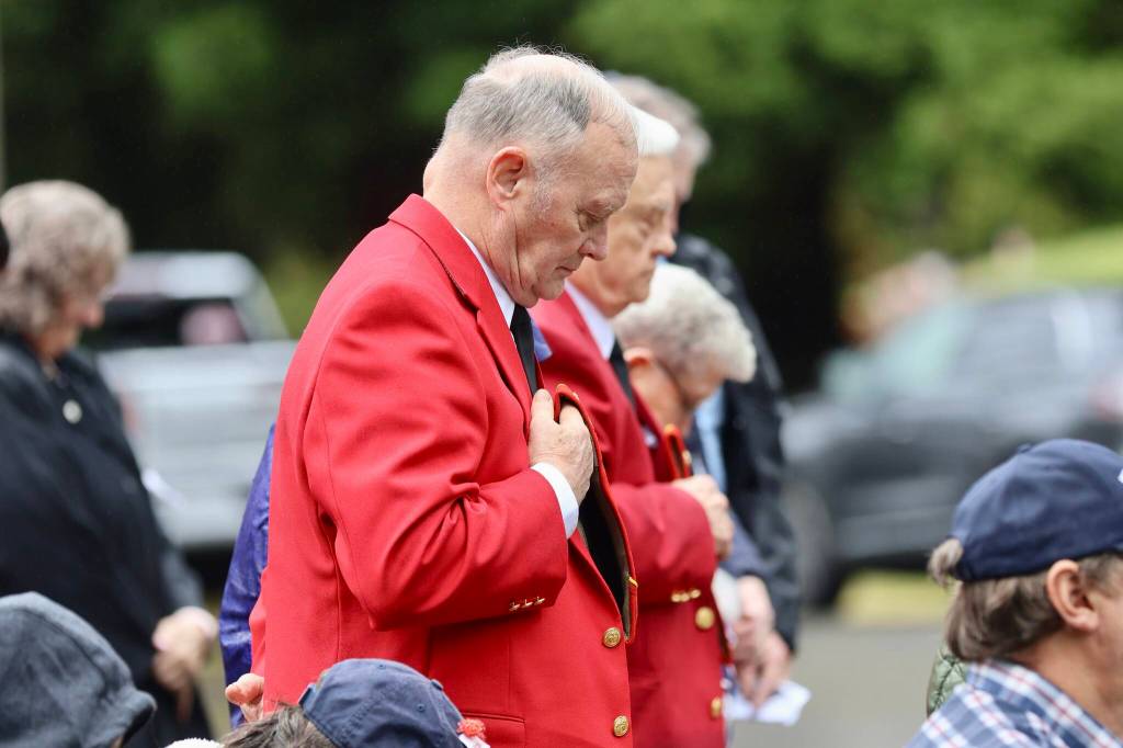 Members of the crowd bow their heads during a Memorial Day ceremony at Fern Hill Cemetery. (Michael S. Lockett / The Daily World)