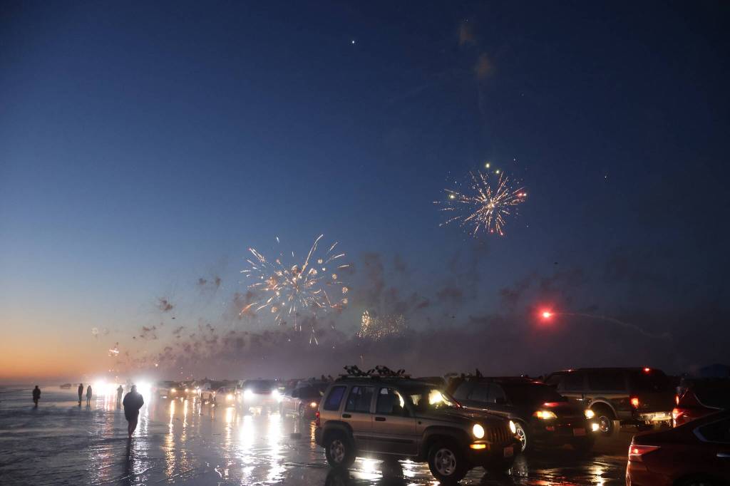 People attempt to escape the beach on the Fourth of July. (Michael S. Lockett / The Daily World)
