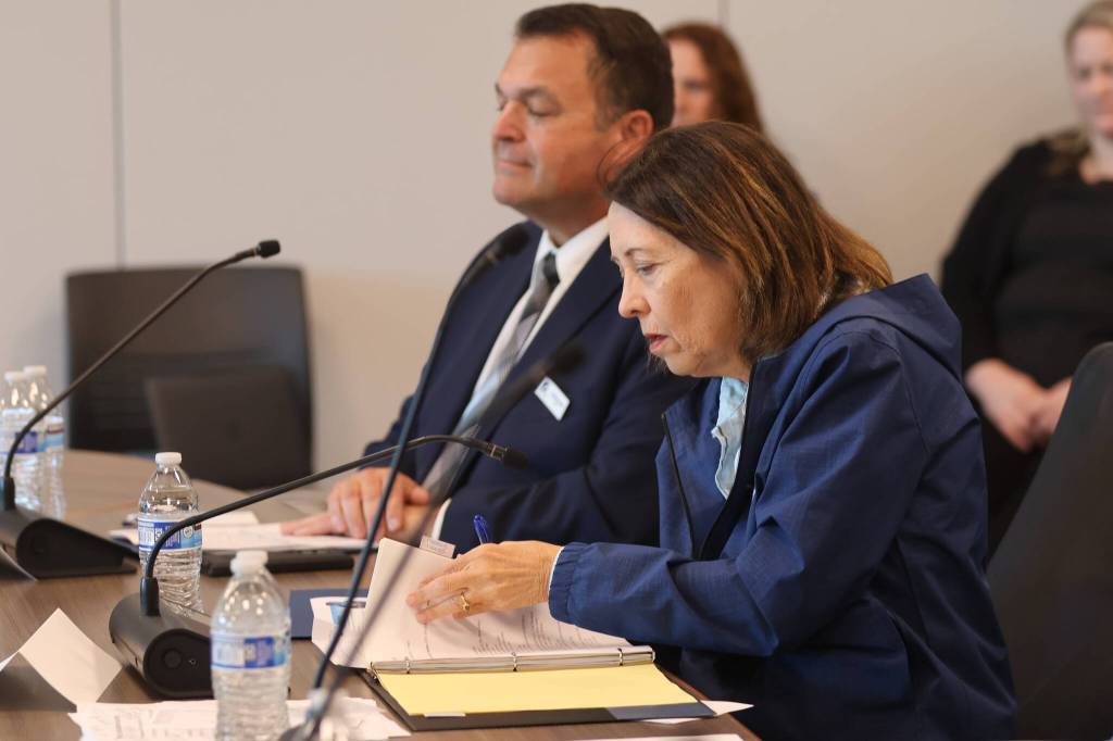 Michael S. Lockett / The Daily World
Sen. Maria Cantwell visited Wednesday, meeting economic and political figures during a round table at Grays Harbor College.