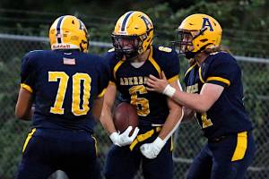 DAILY WORLD FILE PHOTO Aberdeens Andres Arias (70), Micah Schroeder (6) and Jaden Gladson.