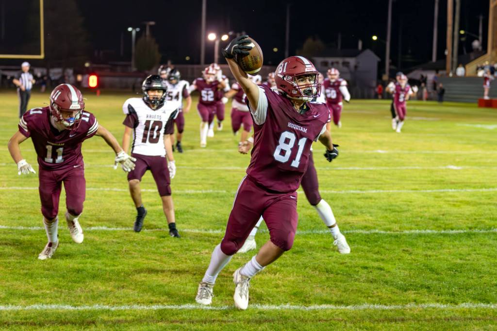 PHOTO BY JIM THRALL | MATFOCUS.COM Hoquiam tight end Lincoln Niemi (81) hauls in a touchdown pass during a 36-28 victory over Raymond-South Bend on Friday at Olympic Stadium in Hoquiam.