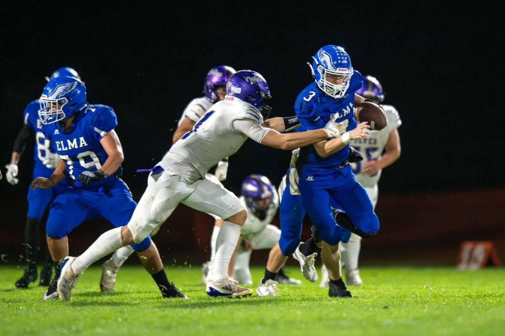 PHOTO BY FOREST WORGUM 
Elma quarterback Isaac McGaffey (right), seen here in a file photo against Sequim, will try to get the Eagles back on track when they face Kings on Friday in Seattle.