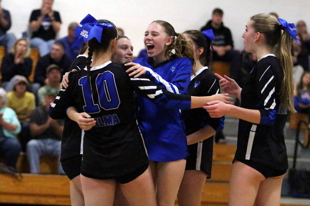 RYAN SPARKS | THE DAILY WORLD Elma libero Allyson Warren (middle) celebrates with teammate Keira White during the fifth set of a 3-2 win over Rochester on Thursday in Elma.