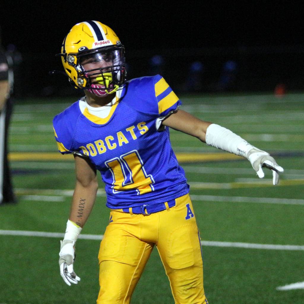 DAILY WORLD FILE PHOTO 
Aberdeen receiver Adonis Hammonds and the Bobcats face 2A Evergreen Conference rival Centralia on Saturday in Centralia.