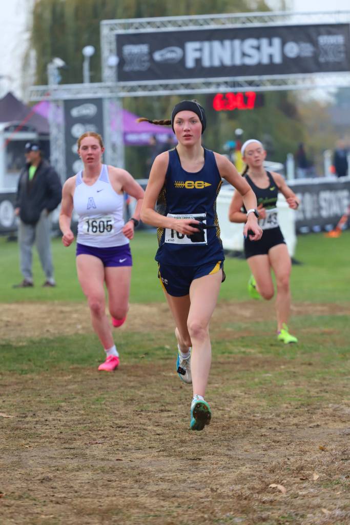 PHOTO BY DENNIS NELSON Aberdeens Ailyn Haggard (middle) placed 15th in the girls race of the 2A State Cross Country Champinoships on Saturday in Pasco.