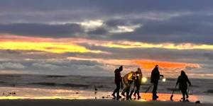 Barbara Smith photos / For The Daily World
Razor clam diggers jammed the beaches this weekend and enjoyed the crisp air and sunny skies. This is from Roosevelt Beach on Friday.