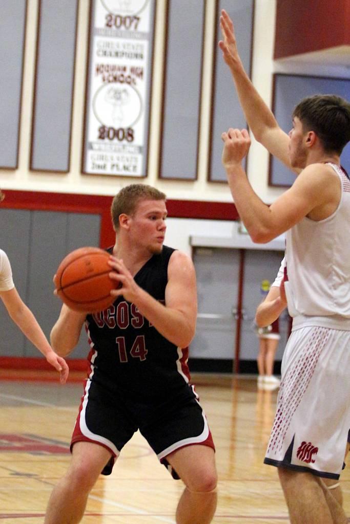 RYAN SPARKS | THE DAILY WORLD Ocosta guard Kayden Turner (14) scored a game-high 18 points in a 55-39 win over Hoquiam on Thursday at Hoquiam Square Garden.