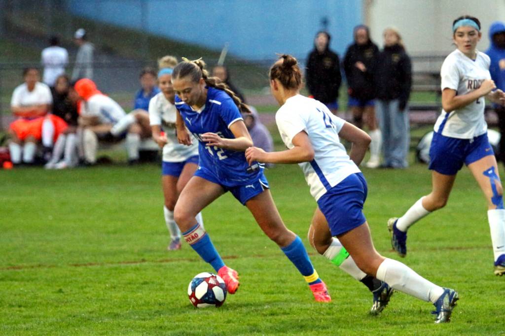 DAILY WORLD FILE PHOTO Elma senior forward Beta Valentine (left) avoids the defense of Rochesters McKenna Bocook during a 4-0 win in September at Davis Field in Elma.