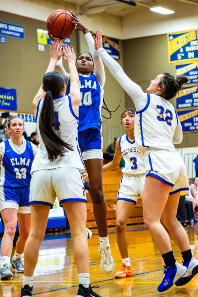 PHOTO BY MIKE ROBERTS Elma sophomore forward Keke Bol scored a game-high 23 points in a 50-36 win over Rochester on Thursday in Elma.