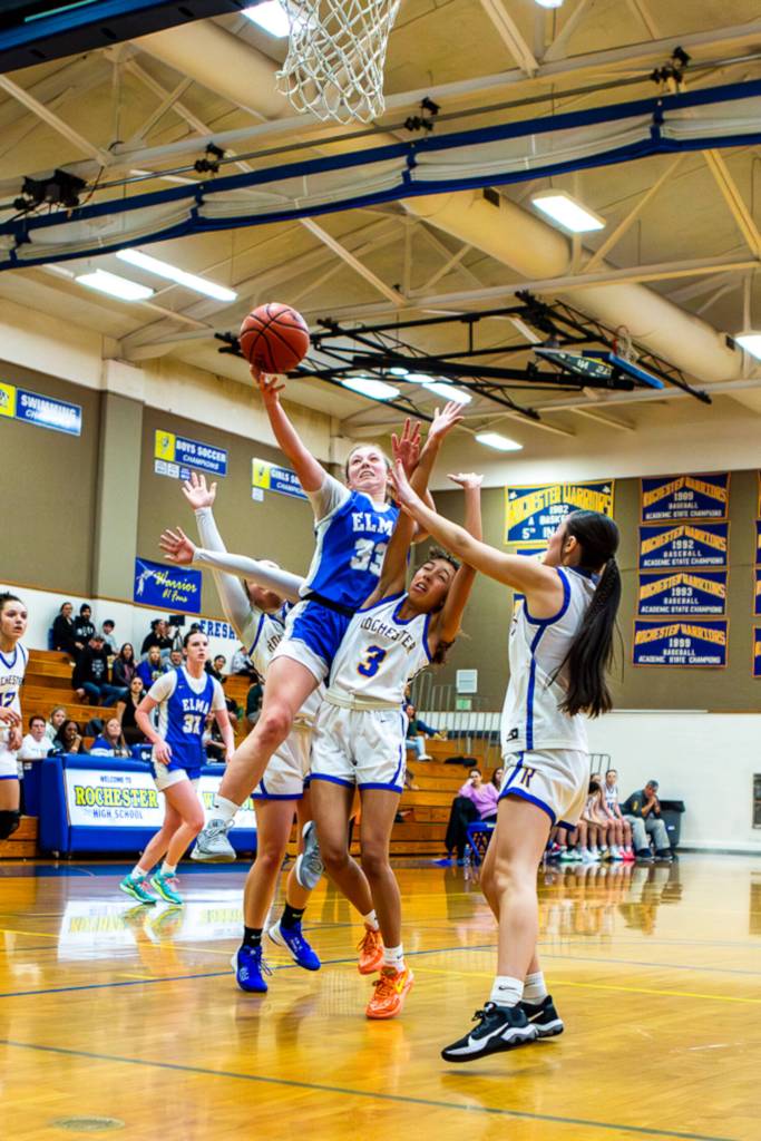 PHOTO BY MIKE ROBERTS Elmas Olivia Moore (33) drives to the hoop against Rochesters Sadies Dupont (3) during the Eagles 50-36 win on Thursday at Elma High School.