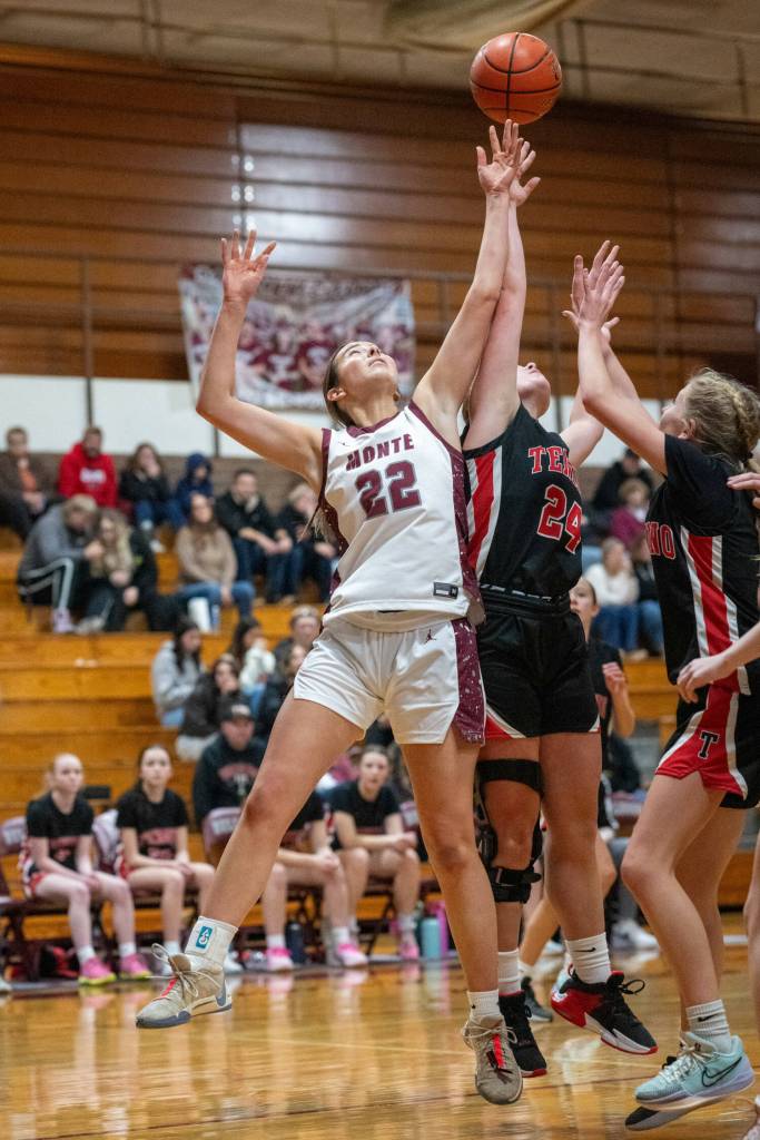 PHOTO BY FOREST WORGUM Montesanos Ava Schrader (22) competes for possession with Teninos Holly Thoren (24) during the Bulldogs 62-22 victory on Thursday at Montesano High School.