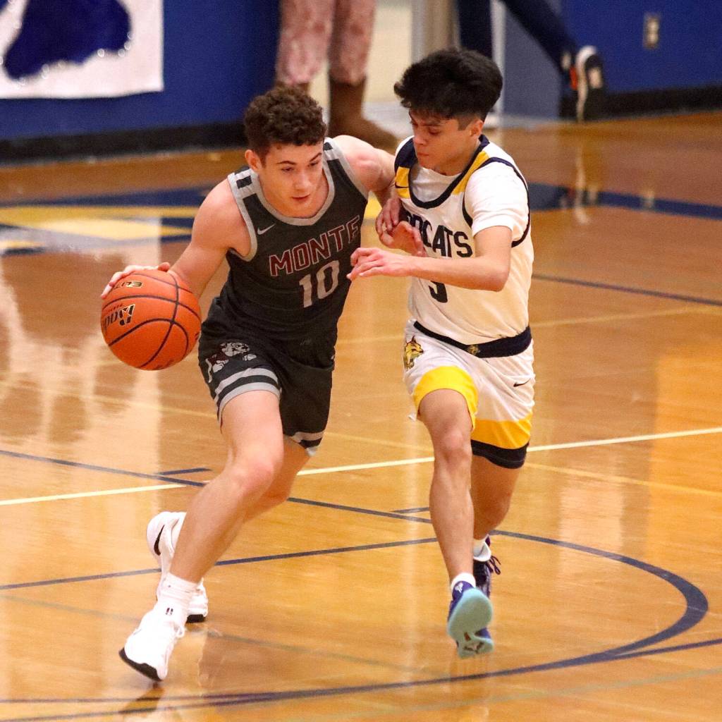 PHOTO BY HAILEY BLANCAS Montesanos Terek Gunter (10) jostles with Aberdeens Xanto Raya during the Bulldogs 67-59 win on Saturday in Aberdeen.