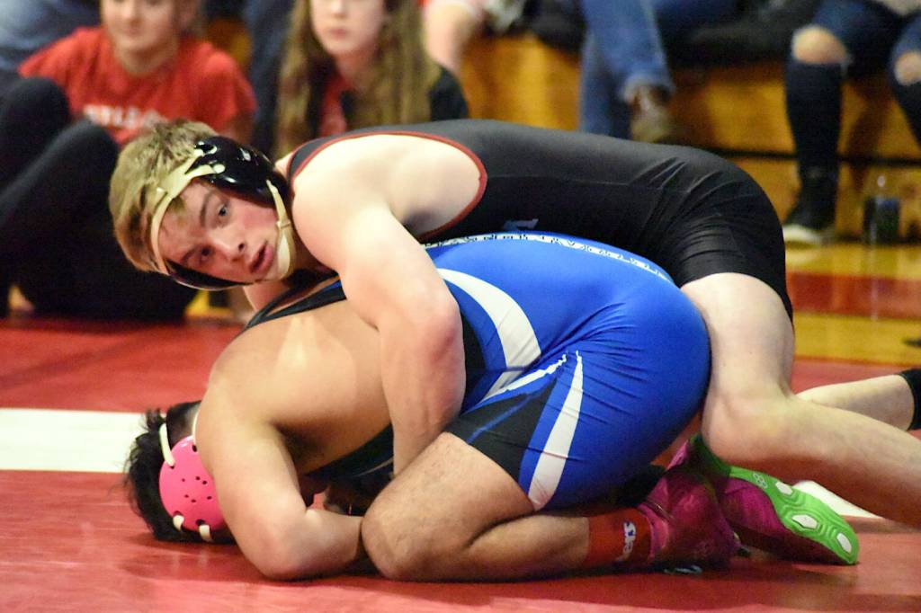 PHOTO BY SUE MICHALAK BUDSBERG Hoquiams Oliver Bryson (top) grapples with Eatonvilles Ethan Roger during the 190-pound final of the Jim Bair Invitational on Saturday in Castle Rock.
