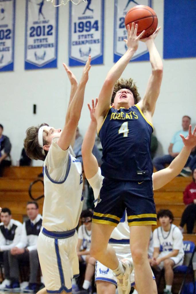 RYAN SPARKS | THE DAILY WORLD Aberdeens Tarren Lewis (4) puts up a shot against Elmas Luke Schnieder during the Bobcats 57-49 loss on Monday in Elma.