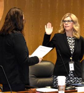 Jerry Knaak photos / The Daily World
New Grays Harbor County District 1 Commissioner Georgia Miller takes the oath of office.