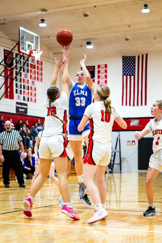 PHOTO BY MIKE ROBERTS Elmas Olivia Moore (33) puts up a jump shot against Teninos Keira Laughlin (13) and Brianna Asay during the Eagles 43-27 win on Tuesday in Tenino.