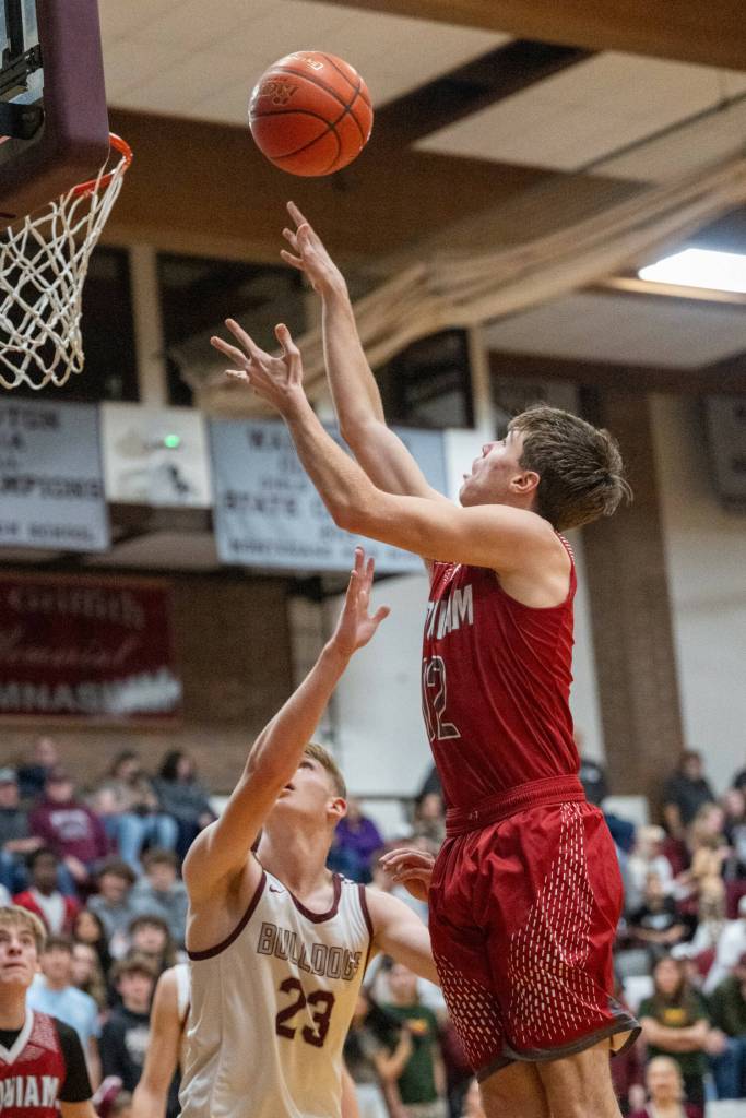 PHOTO BY FOREST WORGUM Hoquiams Tage Dayton (right) scores while Montesanos Caden Grubb defends during the Bulldogs 54-45 victory on Wednesday in Montesano.