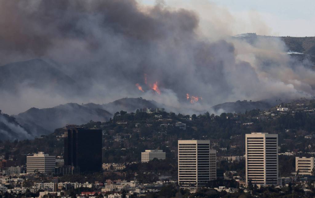 Allen J. Schaben / Los Angeles Times / TNS
Wildfire smoke from the Palisades and Eaton fires blankets Los Angeles County, Jan. 8, in Los Angeles.