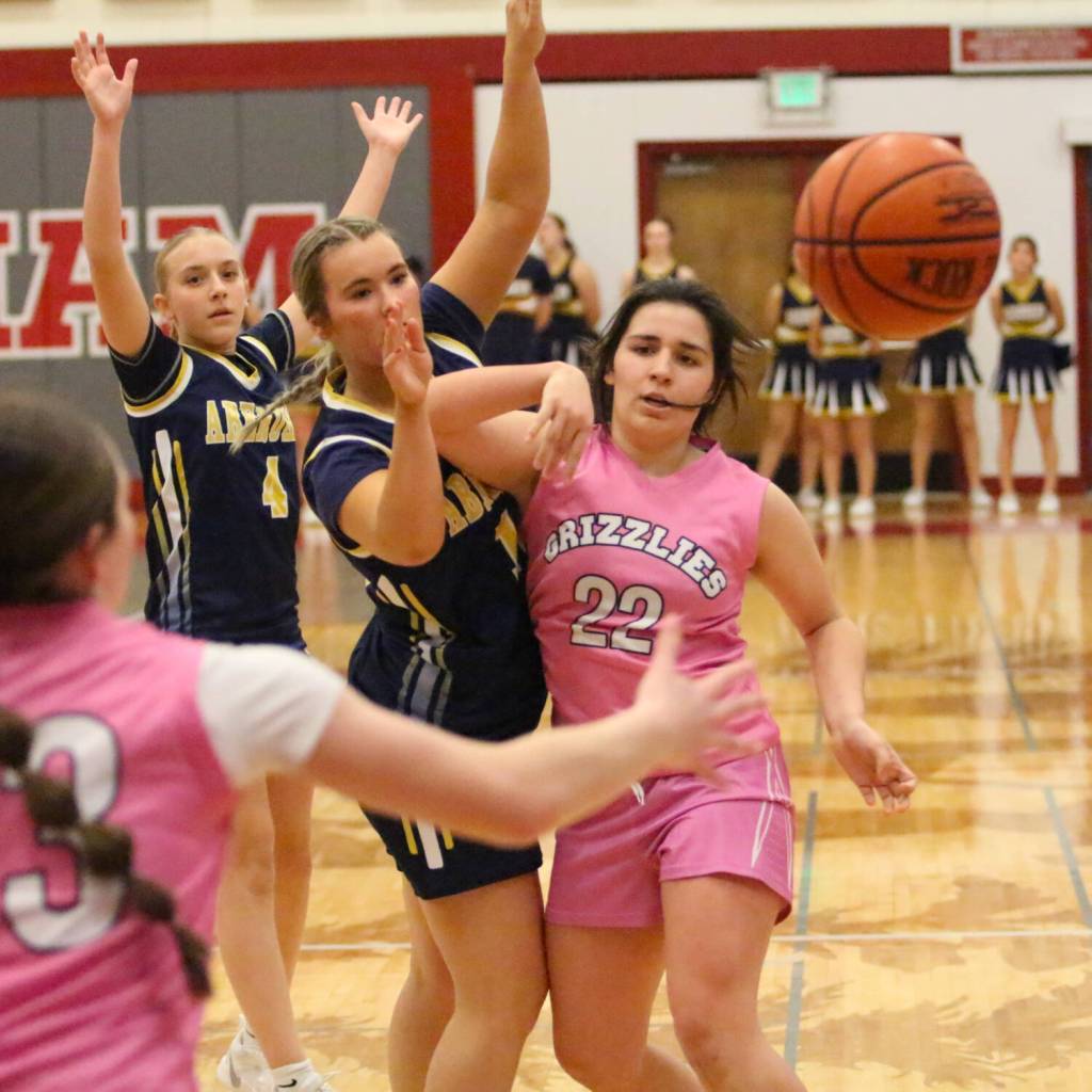 RYAN SPARKS | THE DAILY WORLD Hoquiams Austyn Capoeman (22) passes the ball while defended by Aberdeens Abby Mainio during the Grizzlies 47-42 victory on Monday at Hoquiam Square Garden.