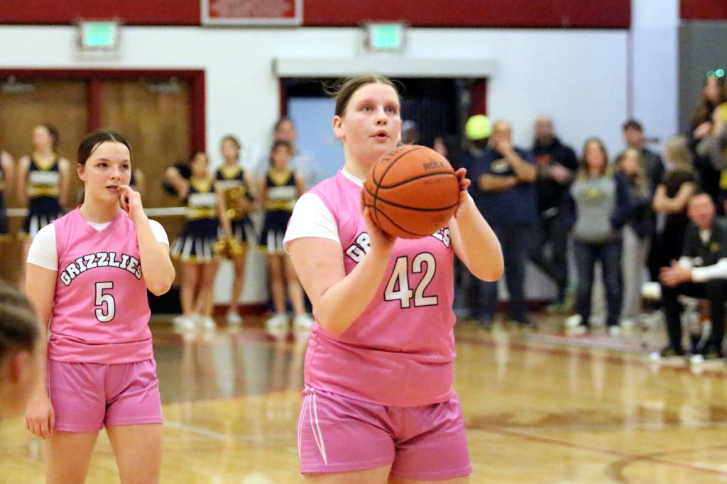 RYAN SPARKS | THE DAILY WORLD Hoquiams Sydney Gordon lines up a free-throw attempt while teammate Lexi LaBounty (5) looks on in the final minute of a 47-42 victory over Aberdeen on Monday in Hoquiam