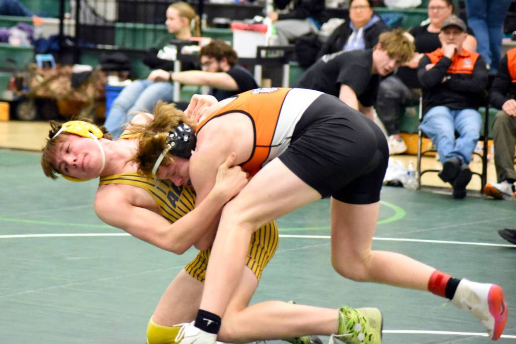 PHOTO BY SUE MICHALAK BUDSBERG Aberdeens Michael Hatton (left) wrestles with Cashmeres Jance Novak during the 165-pound championship at the Keigen Langholff Memorial on Saturday in Silverdale.