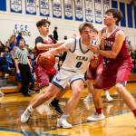 PHOTO BY MIKE ROBERTS Elmas Traden Carter (0) scored 22 points in a 66-54 win over Hoquiam on Thursday in Elma.