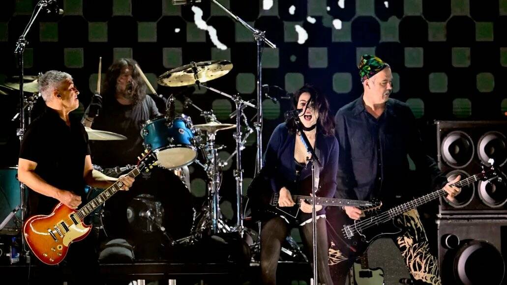 Nirvana stages surprise reunion for first time in 7 years | The