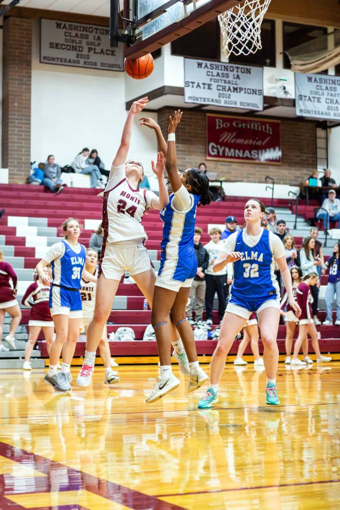 PHOTO BY MIKE ROBERTS Montesanos Jillie Dalan (24) shoots against Elmas Keke Bol during the Bulldogs 62-19 win on Wednesday in Montesano.