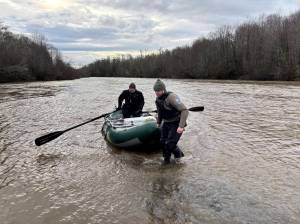 With winter steelhead season upon us, WDFW Police train for rescues. (WDFW)
