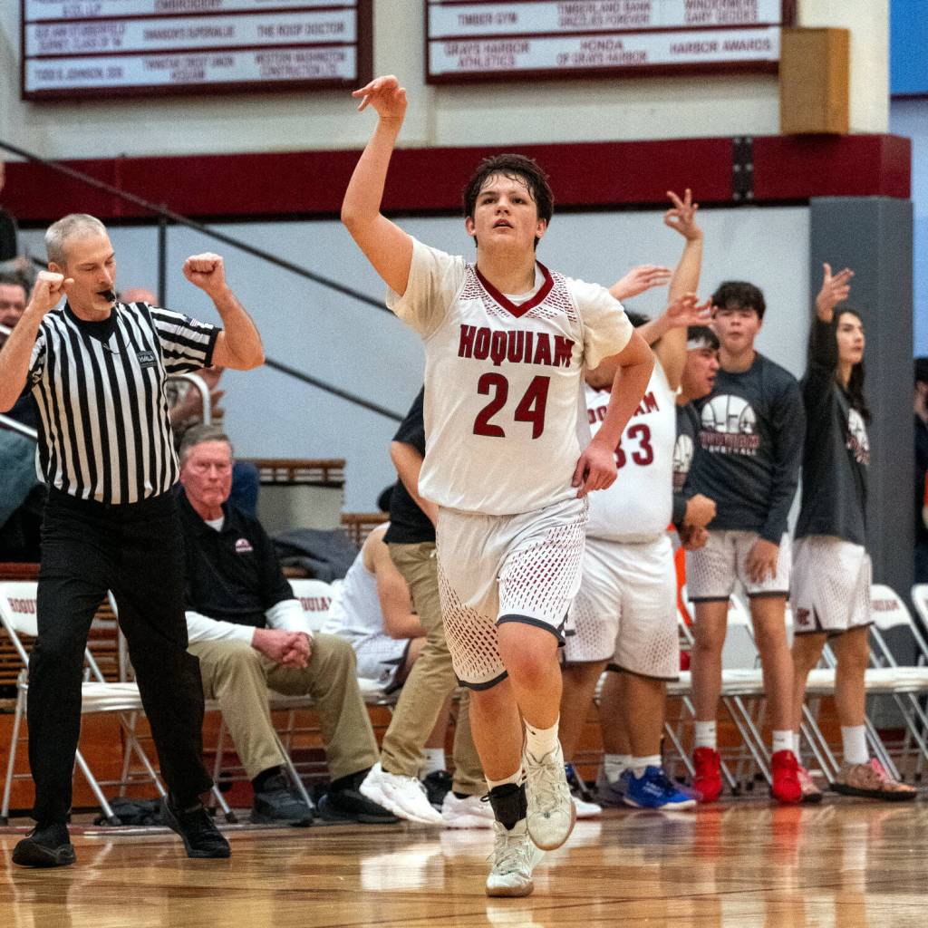PHOTO BY FOREST WORGUM Hoquiams Lincoln Niemi celebrates after hitting a 3-pointer in the second half of a 53-44 victory over Aberdeen on Saturday at Hoquiam Square Garden.