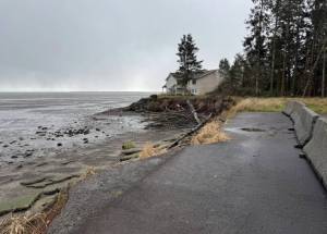 Storm damage in Ocean Shores on the west bank of the North Bay. (Scott Andersen photos / The Daily World)