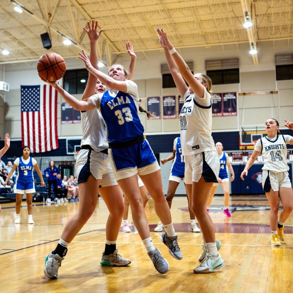 PHOTO BY MIKE ROBERTS
 Elmas Olivia Moore (33) splits two Kings Way Christian defenders during a 61-25 loss in a 1A District 4 Tournament game on Wednesday in Vancouver.