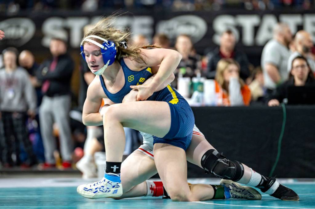 JIM THRALL / MATFOCUS.COM Aberdeen senior Felicia Bell wrestles in the 2A girls 125-pound championship at the Mat Classic XXXVI state meet on Saturday at the Tacoma Dome.