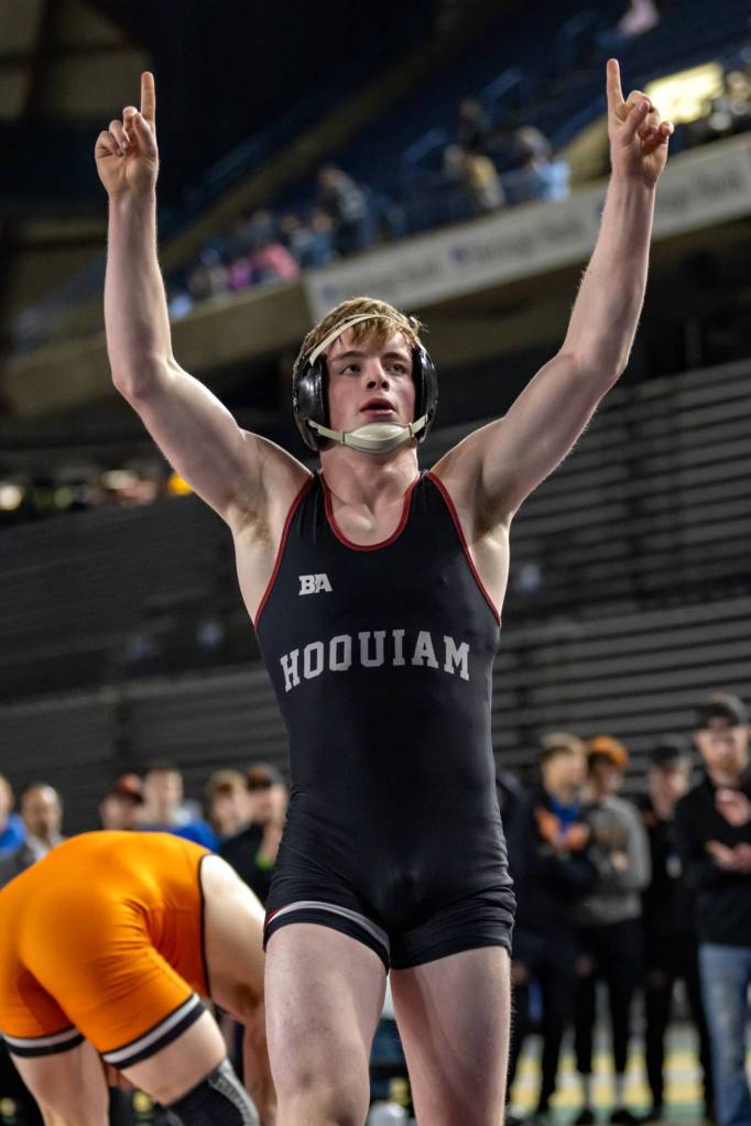 JIM THRALL | MATFOCUS.COM Hoquiams Oliver Bryson raises his arms after winning the 1A class 190-pound state championship at the Mat Classic XXXVI on Saturday at the Tacoma Dome.