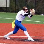 RYAN SPARKS | THE DAILY WORLD Elma pitcher Ashlynn Weld