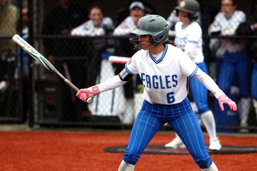 RYAN SPARKS | THE DAILY WORLD Elma outfielder Mia Monroe