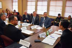 Jerry Knaak photos / The Daily World
Gov. Bob Ferguson chats with Grays Harbor County community and business leaders during a Greater Grays Harbor, Inc. roundtable discussion.