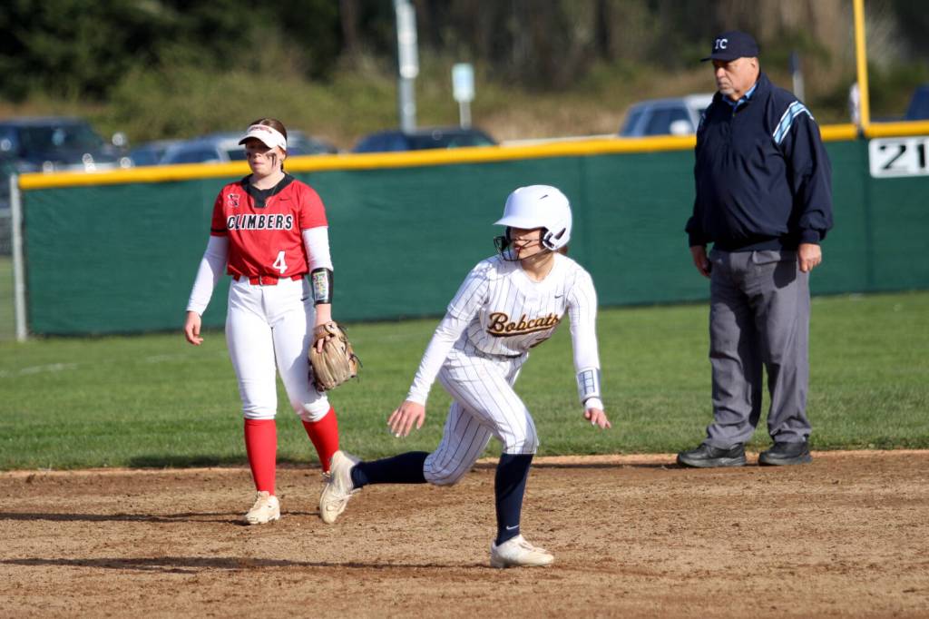 RYAN SPARKS | THE DAILY WORLD Aberdeen catcher Alyssa Yakovich scurries back to second base during the Bobcats 10-0 win over Shelton on Wednesday in Aberdeen. Yakovich went a perfect 3 for 3 in the game.