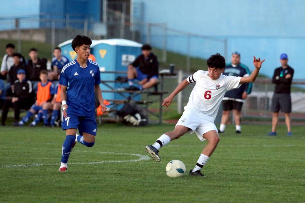 RYAN SPARKS | THE DAILY WORLD Hoquiams Israel Rosales (6) dribbles against Elmas Ivan Rodriguez (7) during a game on Thursday at Elma High School.
